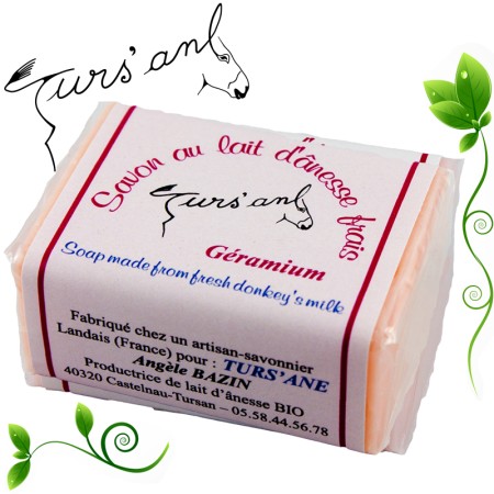 Ce savon au lait frais d'ânesse bio géranium conviendra parfaitement aux peaux matures.